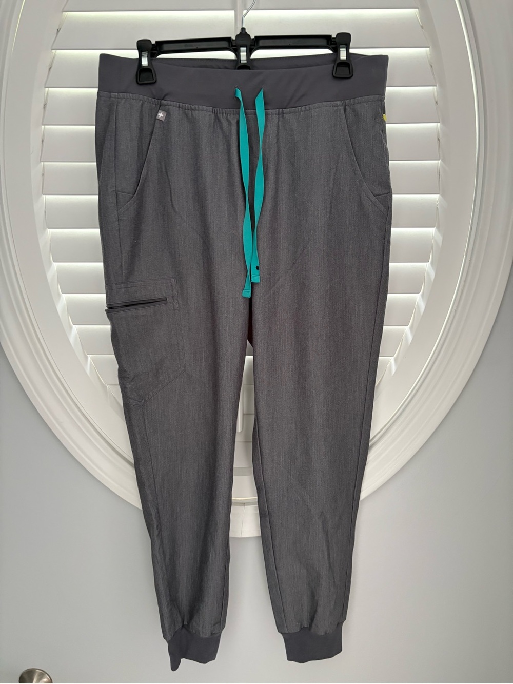 FIGS Women's Zamora High-Rise Jogger Scrub Pant graphite sz med